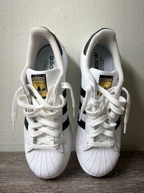 Adidas Original Women’s Superstar Classic 3-Stripe Sneaker - NWOT - US10
